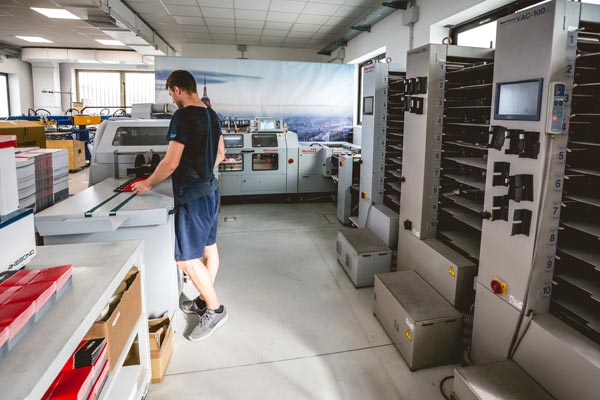 Stampa brochure a punto metallico